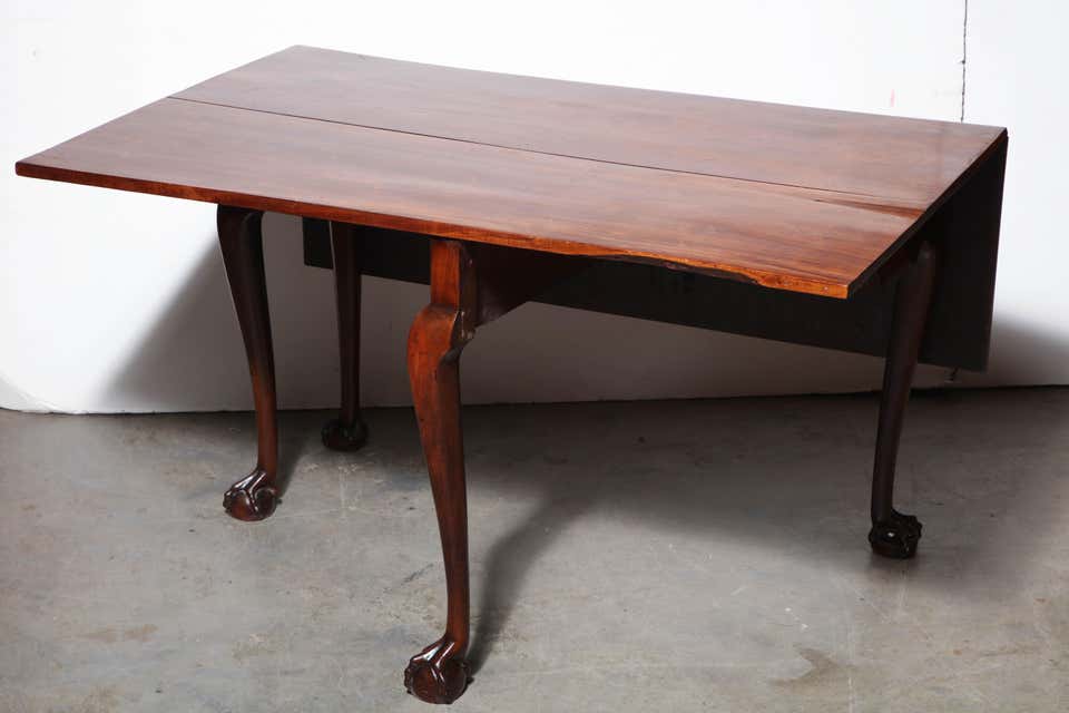New England Mahogany Drop-Leaf Table