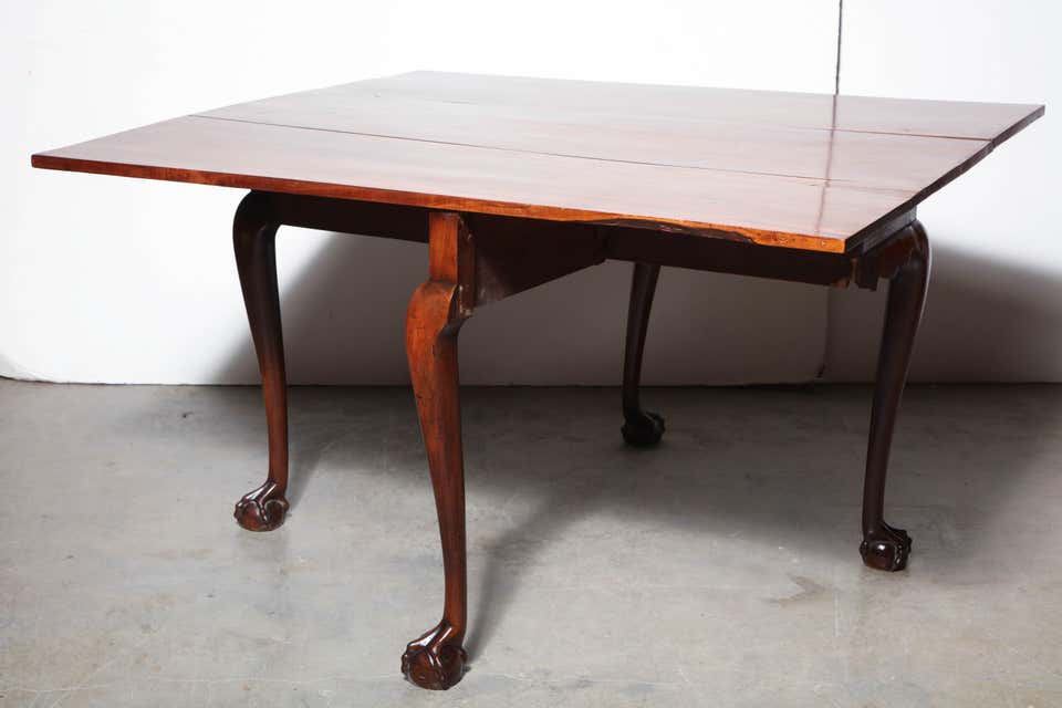 New England Mahogany Drop-Leaf Table