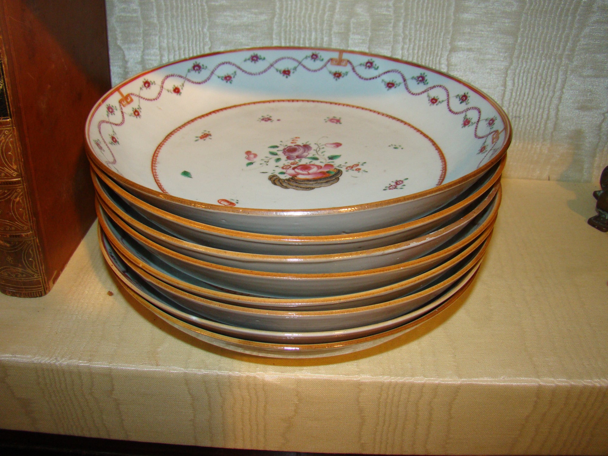 Set of 8 Famille Rose Export Shallow Bowls